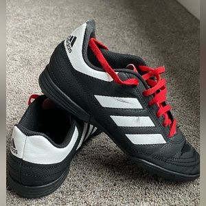 Adidas Turf soccer shoes. Youth size 5